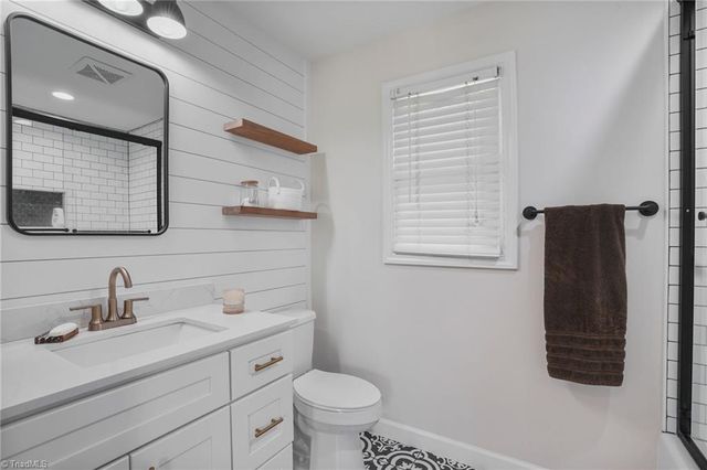 5006 Fast Lane, Greensboro, NC 27406