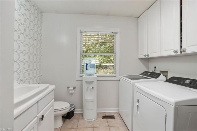 5006 Fast Lane, Greensboro, NC 27406