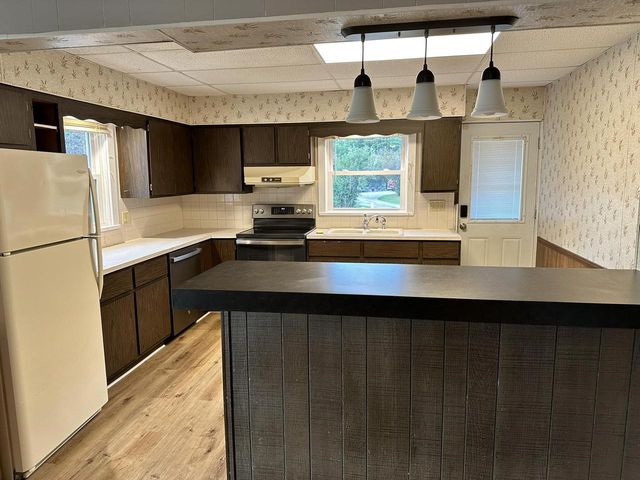 315 W GREEN BAY STREET, Bonduel, WI 54107