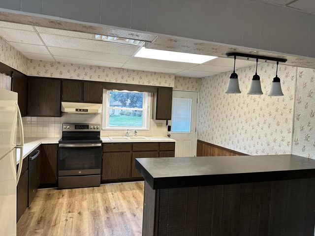 315 W GREEN BAY STREET, Bonduel, WI 54107