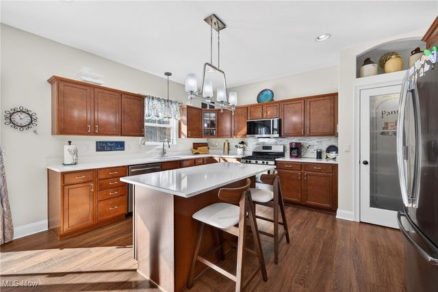 104 Bentwood Drive, Chardon, OH 44024