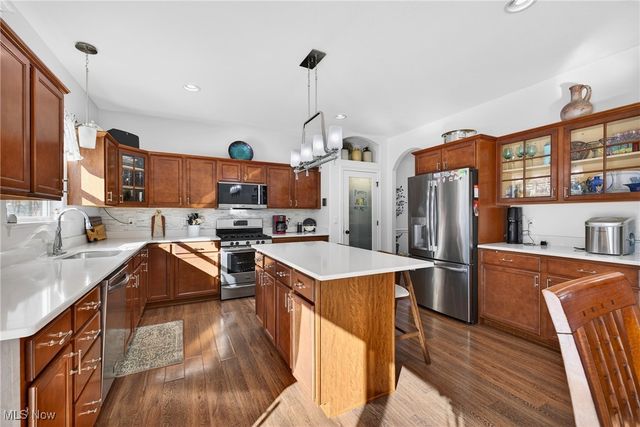 104 Bentwood Drive, Chardon, OH 44024