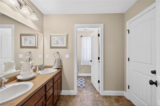 104 Bentwood Drive, Chardon, OH 44024