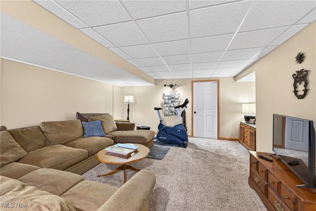 104 Bentwood Drive, Chardon, OH 44024