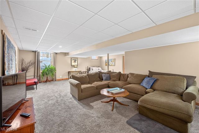 104 Bentwood Drive, Chardon, OH 44024