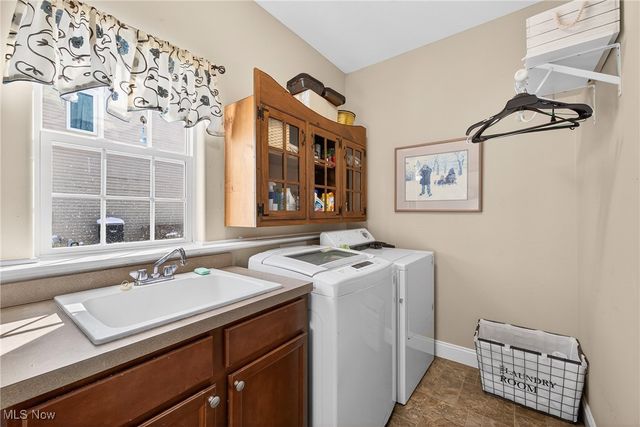 104 Bentwood Drive, Chardon, OH 44024