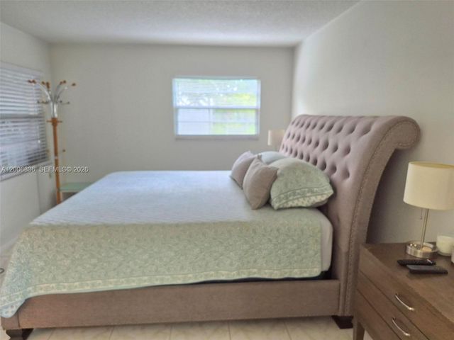 12501 SW 14th St 209R, Pembroke Pines, FL 33027