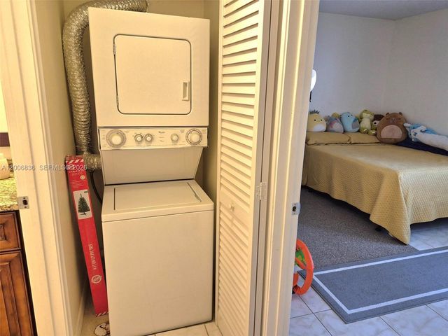 12501 SW 14th St 209R, Pembroke Pines, FL 33027