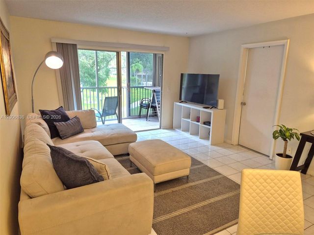 12501 SW 14th St 209R, Pembroke Pines, FL 33027