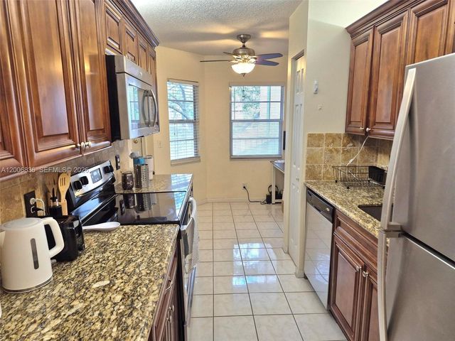 12501 SW 14th St 209R, Pembroke Pines, FL 33027