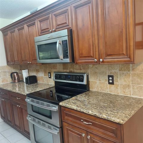 12501 SW 14th St 209R, Pembroke Pines, FL 33027
