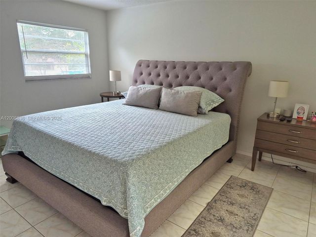 12501 SW 14th St 209R, Pembroke Pines, FL 33027