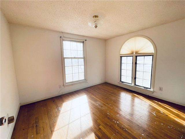 8717 Old Stagecoach Road, Kansas City, MO 64154