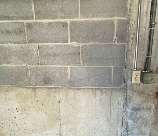 8717 Old Stagecoach Road, Kansas City, MO 64154