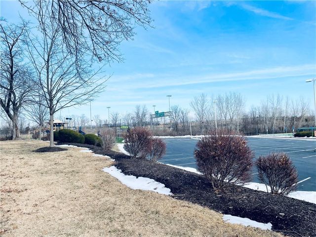 8717 Old Stagecoach Road, Kansas City, MO 64154