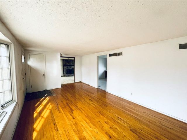 8717 Old Stagecoach Road, Kansas City, MO 64154