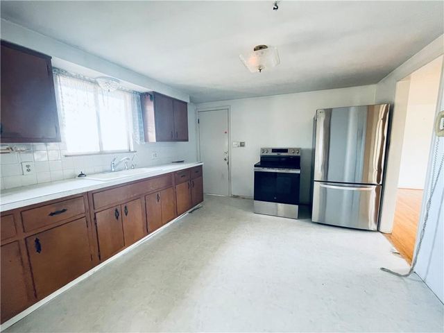 8717 Old Stagecoach Road, Kansas City, MO 64154