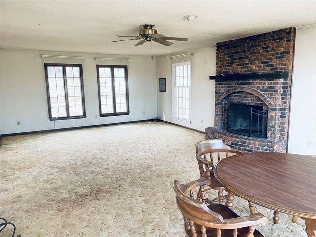 8717 Old Stagecoach Road, Kansas City, MO 64154