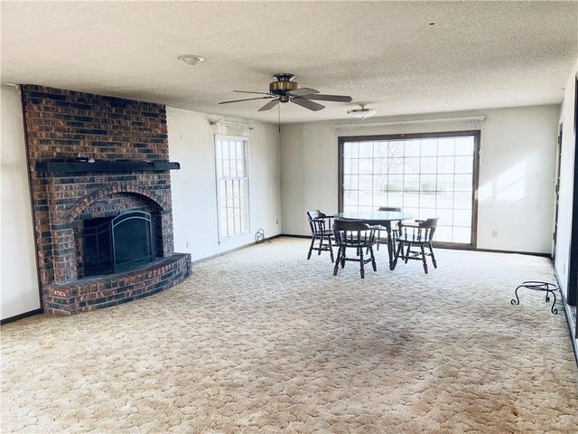 8717 Old Stagecoach Road, Kansas City, MO 64154