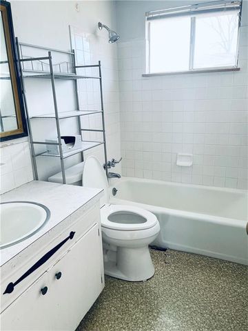 8717 Old Stagecoach Road, Kansas City, MO 64154