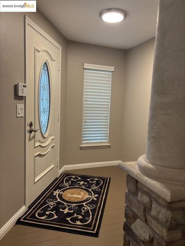 1740 S Teddy ST, Visalia, CA 93277