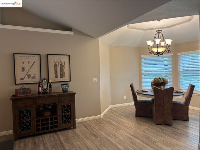 1740 S Teddy ST, Visalia, CA 93277