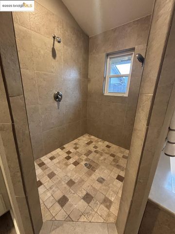 1740 S Teddy ST, Visalia, CA 93277