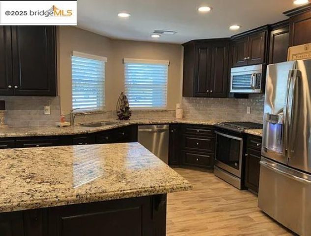 1740 S Teddy ST, Visalia, CA 93277