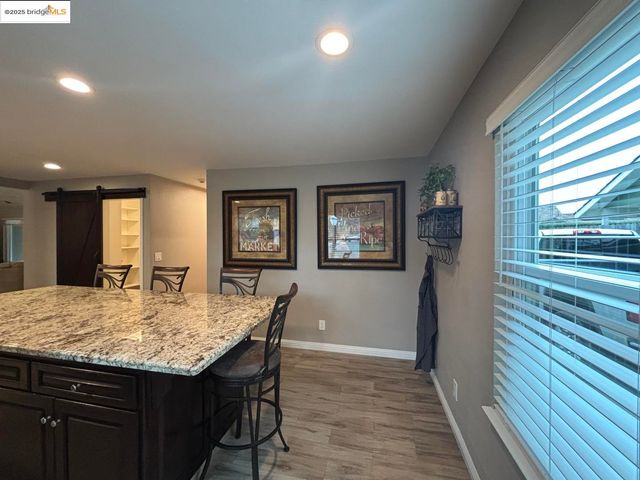 1740 S Teddy ST, Visalia, CA 93277