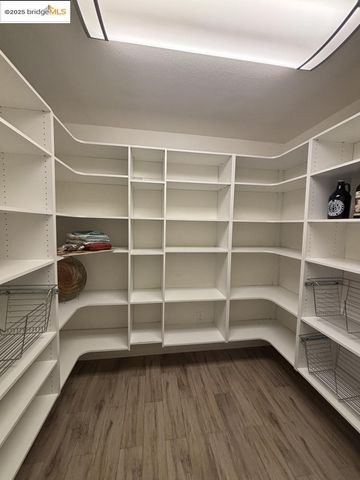 1740 S Teddy ST, Visalia, CA 93277