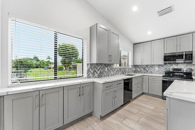 1221 NW 19th Terrace, Delray Beach, FL 33445