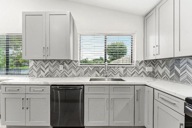 1221 NW 19th Terrace, Delray Beach, FL 33445