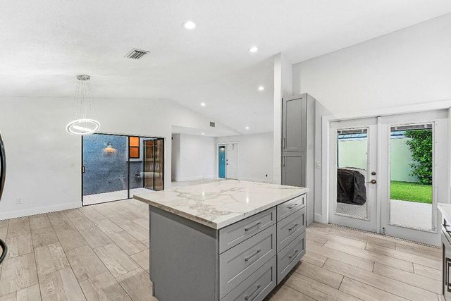 1221 NW 19th Terrace, Delray Beach, FL 33445