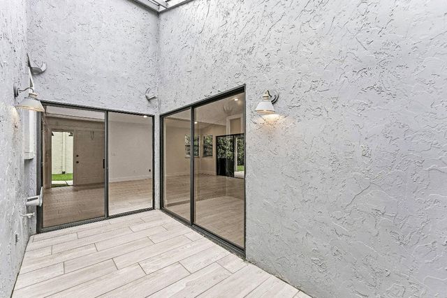 1221 NW 19th Terrace, Delray Beach, FL 33445