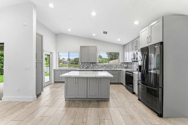 1221 NW 19th Terrace, Delray Beach, FL 33445