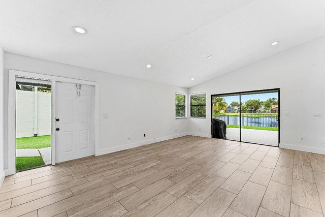 1221 NW 19th Terrace, Delray Beach, FL 33445