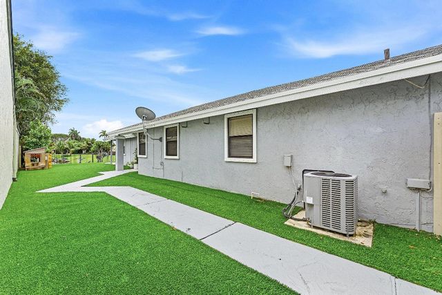 1221 NW 19th Terrace, Delray Beach, FL 33445