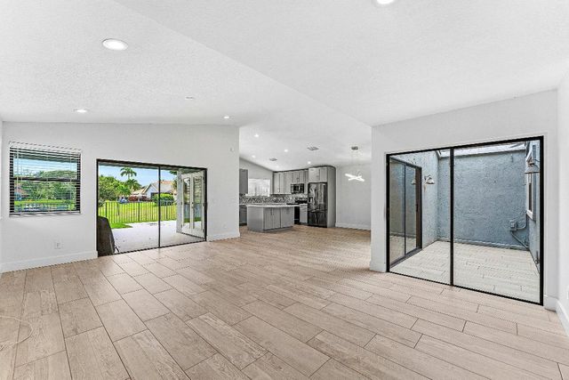 1221 NW 19th Terrace, Delray Beach, FL 33445