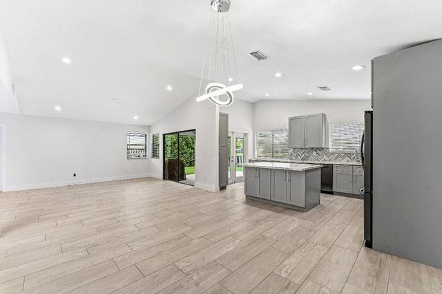 1221 NW 19th Terrace, Delray Beach, FL 33445