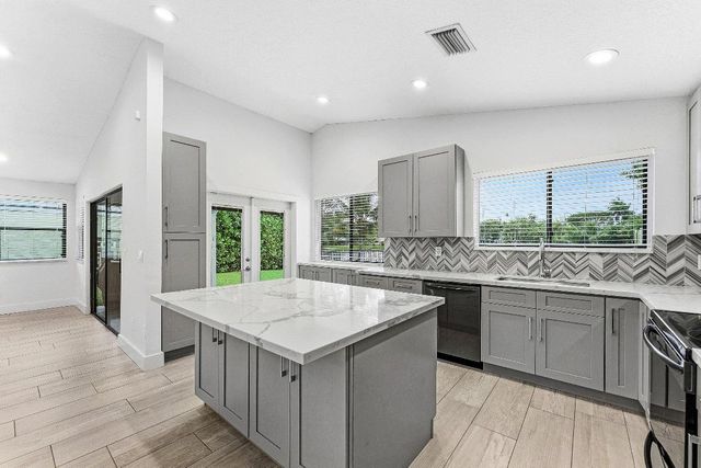 1221 NW 19th Terrace, Delray Beach, FL 33445