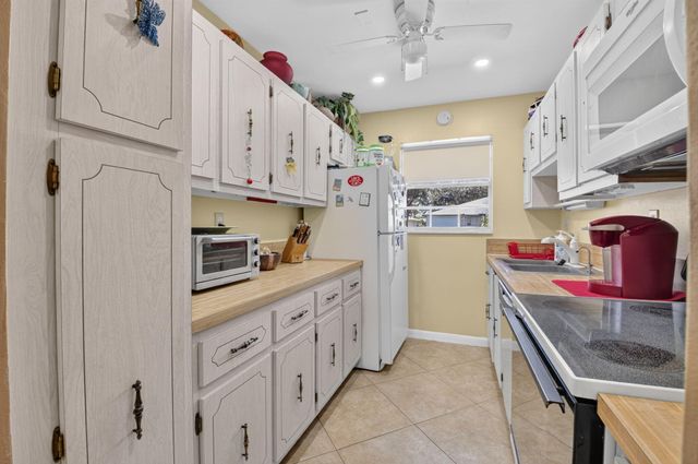 1180 S DRIVE Circle A, Delray Beach, FL 33445