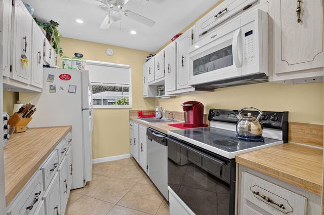 1180 S DRIVE Circle A, Delray Beach, FL 33445
