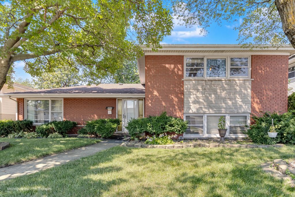 15354 Dobson Avenue, South Holland, IL 60473