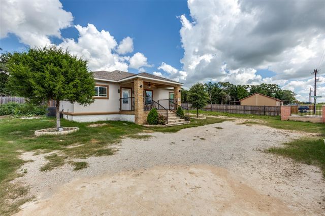 130 Los Arcos RD, Elgin, TX 78621