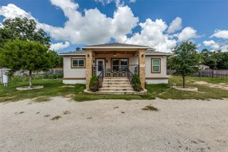 130 Los Arcos RD, Elgin, TX 78621