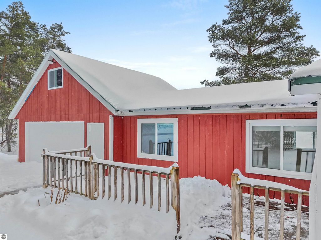 Image 6 of property listing at 9888 N Wilson Road, Lake City, MI 49651