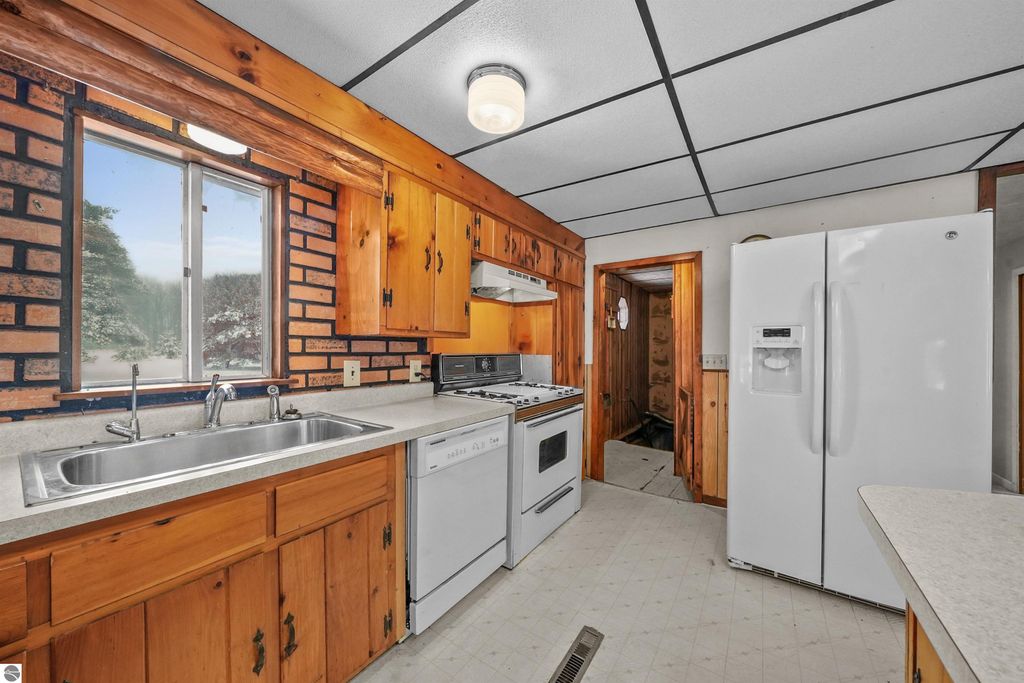 Image 8 of property listing at 9888 N Wilson Road, Lake City, MI 49651