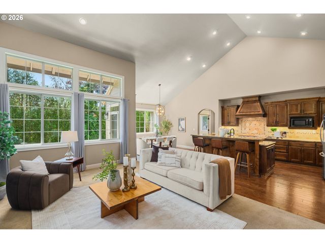15677 FIELDSTONE Dr, Lake Oswego, OR 97035