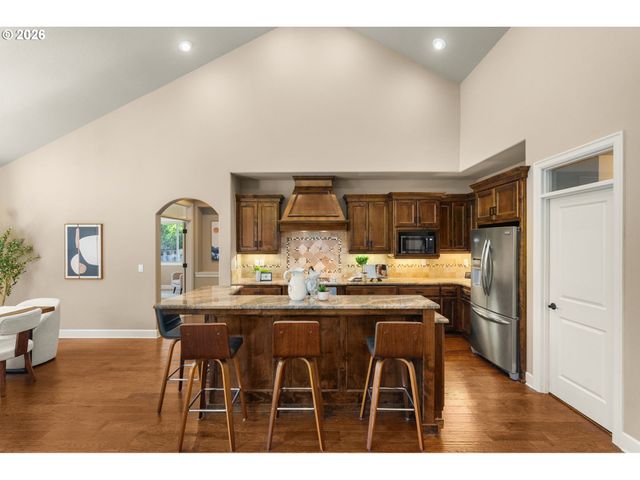 15677 FIELDSTONE Dr, Lake Oswego, OR 97035