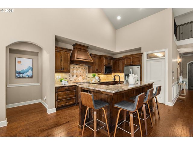 15677 FIELDSTONE Dr, Lake Oswego, OR 97035
